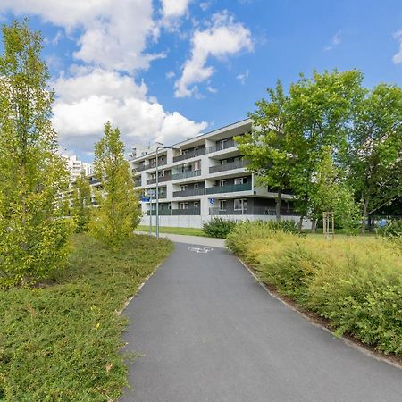 Metro Targowek Spacious Apartment With Parking By Noclegi Renters Varşovia Exterior foto