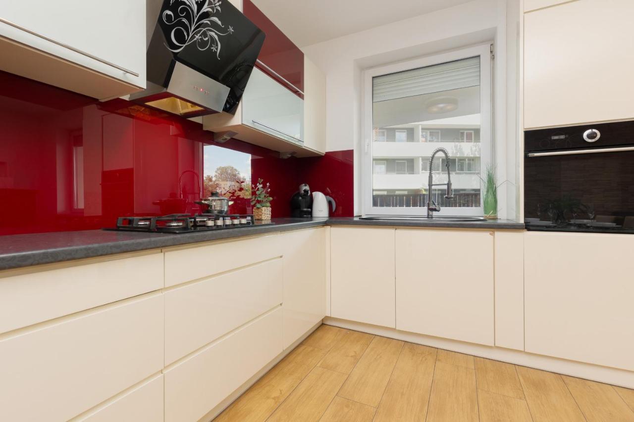 Metro Targowek Spacious Apartment With Parking By Noclegi Renters Varşovia Exterior foto