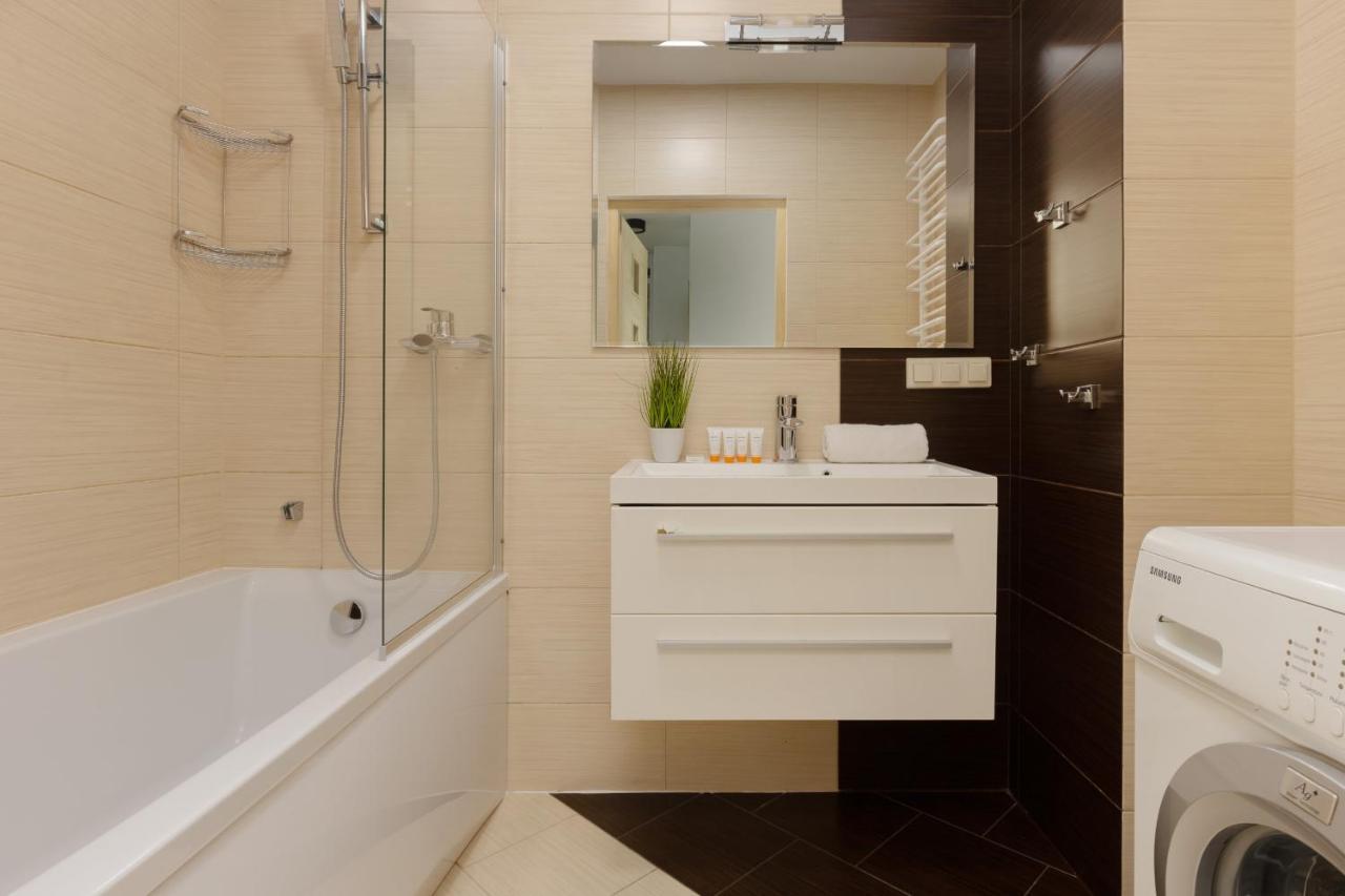 Metro Targowek Spacious Apartment With Parking By Noclegi Renters Varşovia Exterior foto
