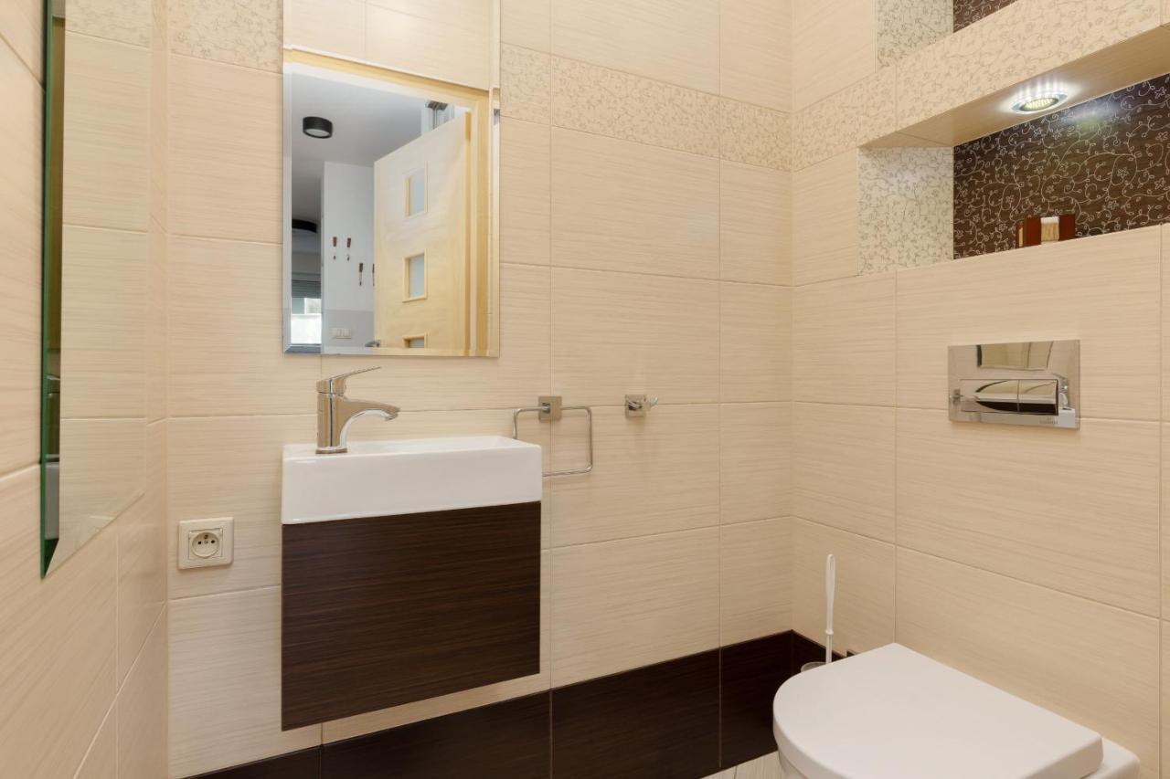 Metro Targowek Spacious Apartment With Parking By Noclegi Renters Varşovia Exterior foto