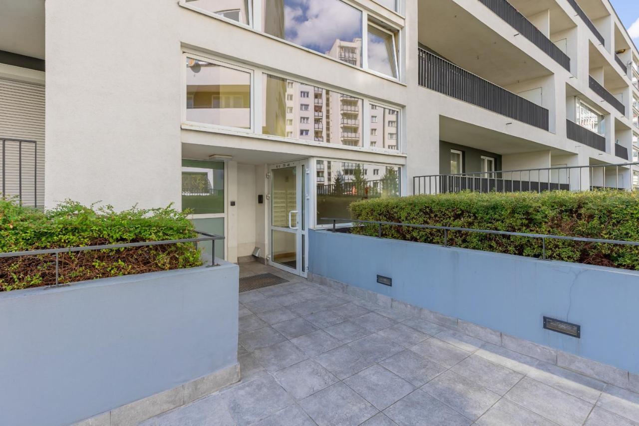 Metro Targowek Spacious Apartment With Parking By Noclegi Renters Varşovia Exterior foto