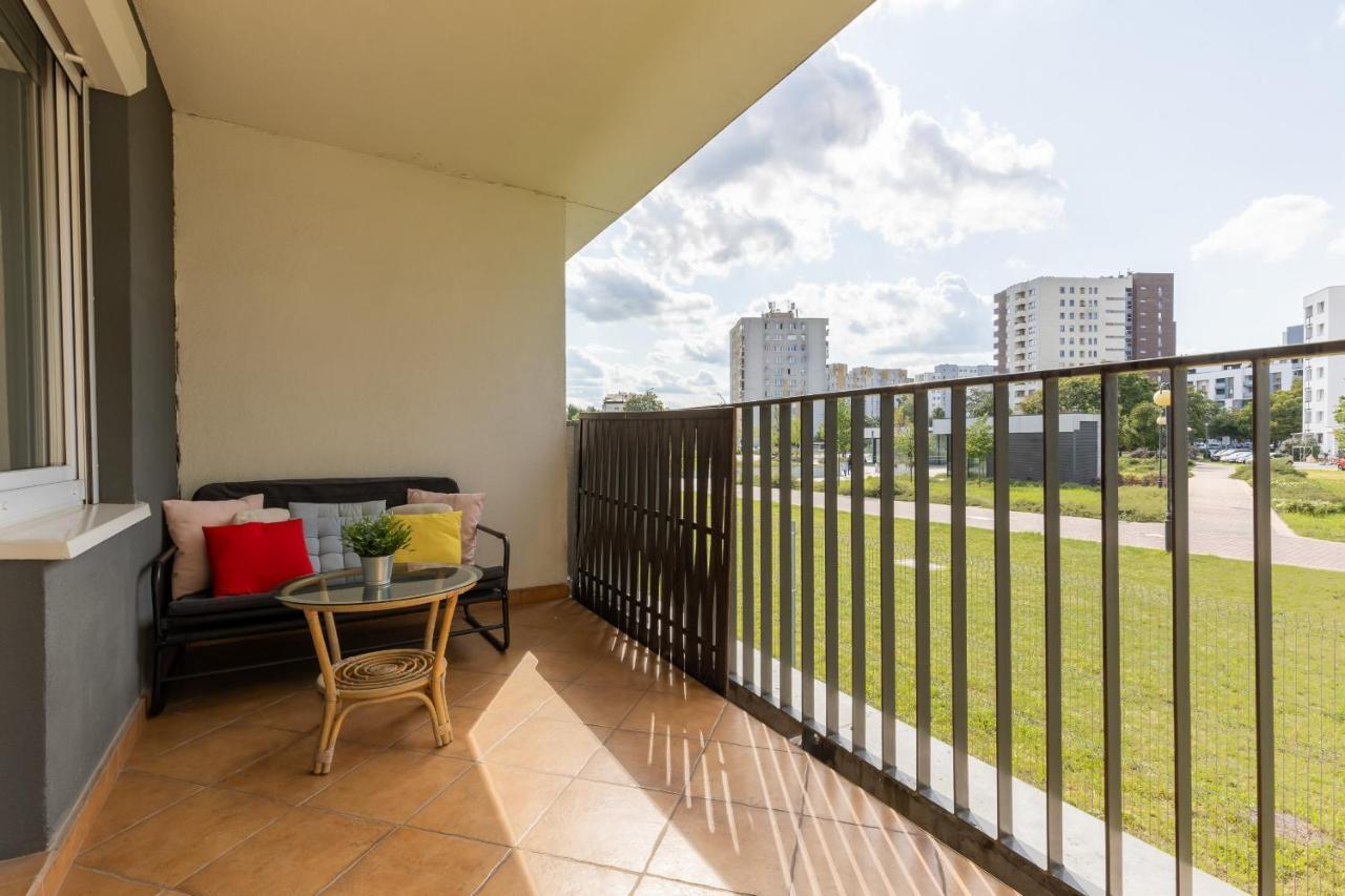 Metro Targowek Spacious Apartment With Parking By Noclegi Renters Varşovia Exterior foto