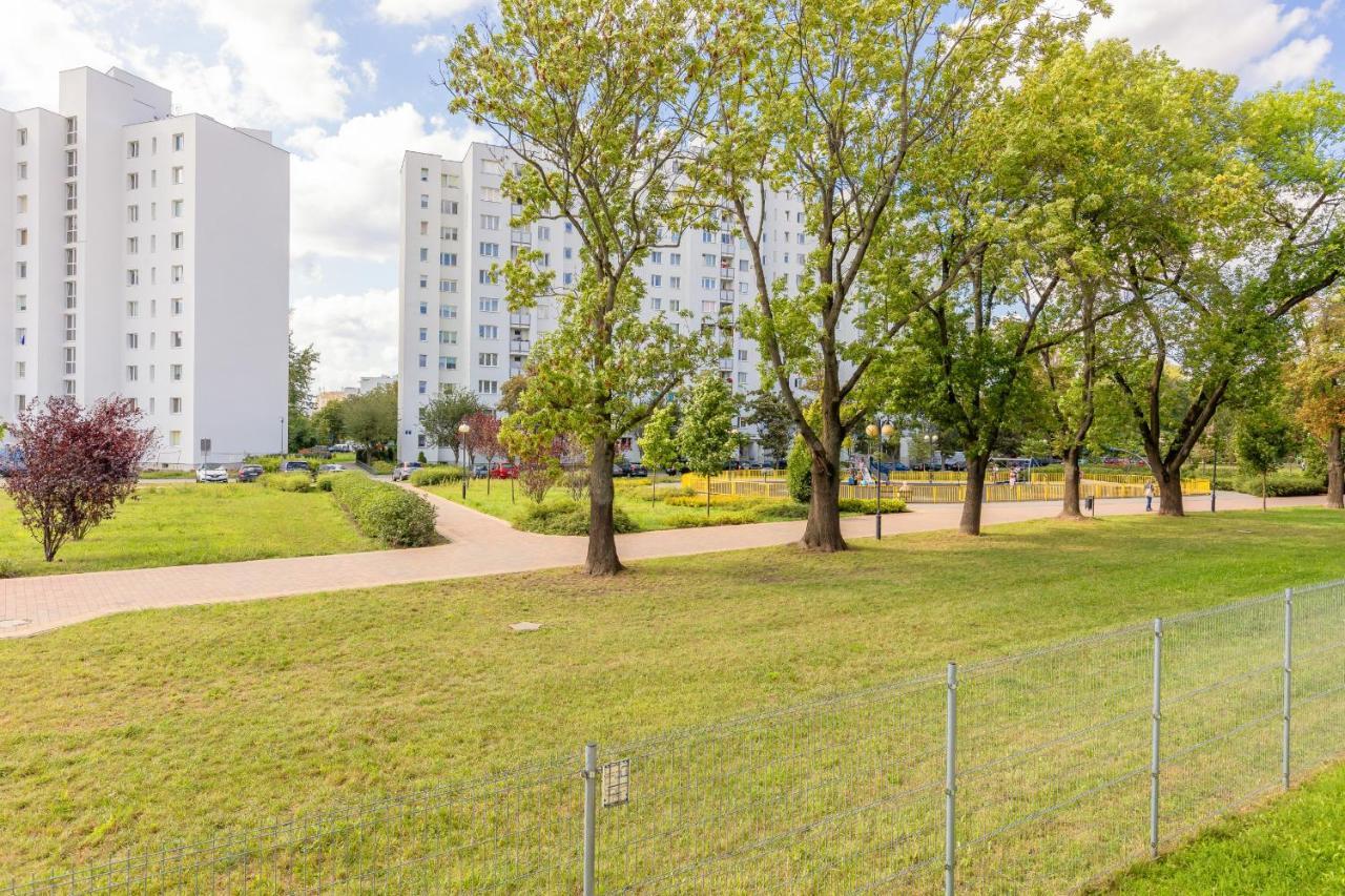 Metro Targowek Spacious Apartment With Parking By Noclegi Renters Varşovia Exterior foto