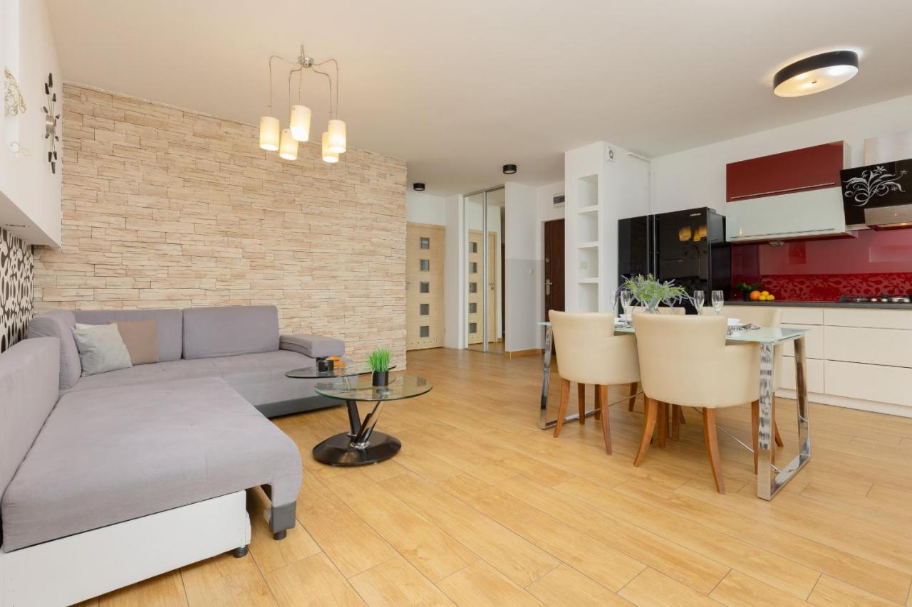 Metro Targowek Spacious Apartment With Parking By Noclegi Renters Varşovia Exterior foto