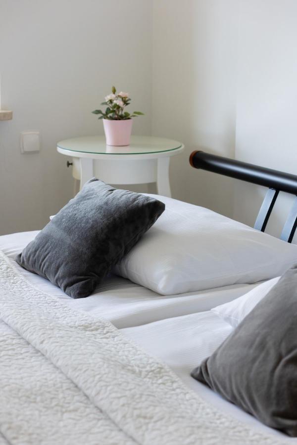 Metro Targowek Spacious Apartment With Parking By Noclegi Renters Varşovia Exterior foto